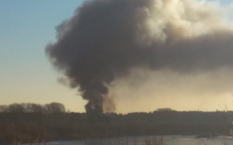 В заречной части Кирова горит центр отдыха