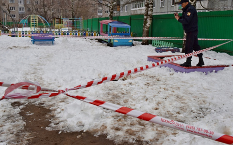 Детский травматизм: падения в детсадах, переломы в школах и порезы в ТРЦ
