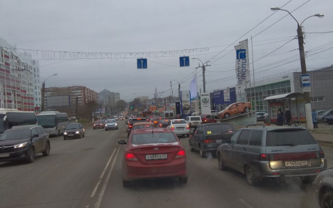 Власти решат проблему пробки на перекрестке Ердякова-Московской