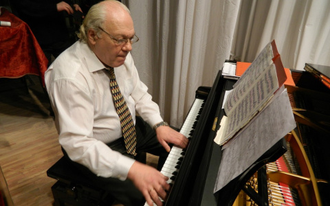 В Кирове ушел из жизни известный пианист