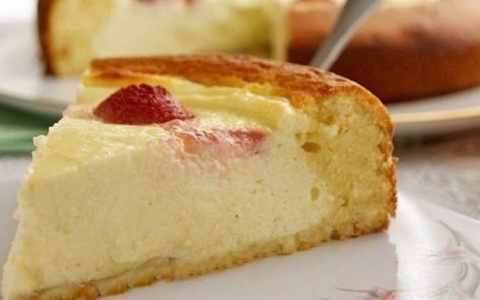 Простой рецепт творожного пирога в духовке: ингредиенты и этапы готовки