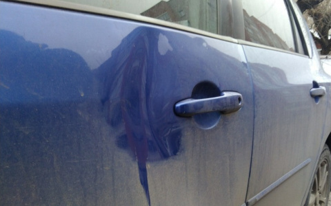 В Кирове неизвестные уродуют машины