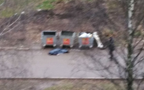 В Кирове прямо на улице умер человек
