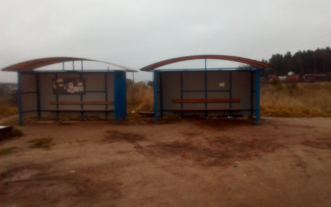 В Ганино установили два павильона для остановки на одном месте