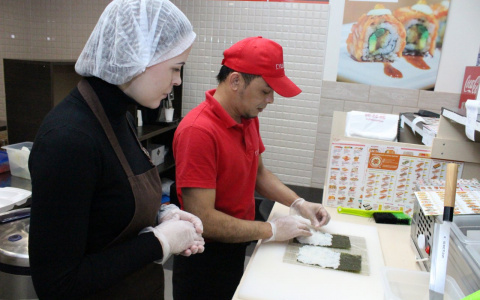 Испытано на себе: что происходит на кухне службы доставки роллов