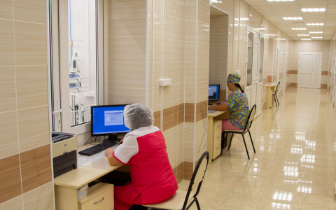 Фоторепортаж: в инфекционной больнице открыли отремонтированное отделение реанимации