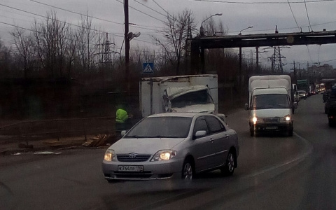 В Кирове перевернулся груженый ГАЗ
