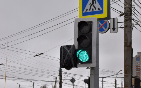 Поворот с улицы Московской к ТЦ "Макси" запретили