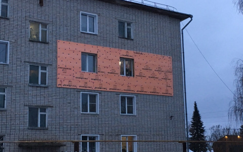 Жильцы многоэтажек массово утепляют фасады домов в Кирове
