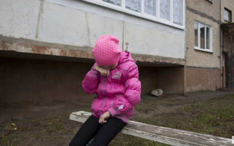 Неизвестные угрожали кировчанке похитить и продать ее ребенка