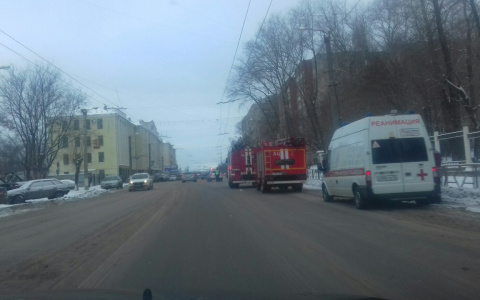 ЧП на Комсомольской: у «Детского мира» работают все оперативные службы