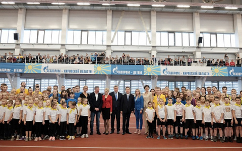 Фоторепортаж: в Кирове официально открыли легкоатлетический манеж в Вересниках