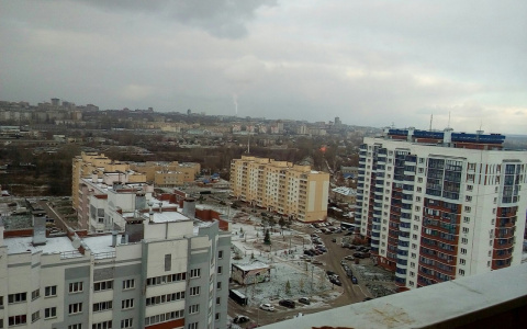 В разных районах Кирова услышали громкий хлопок и звон разбитых стекол