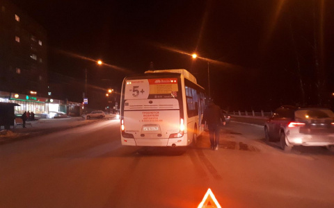 На Лепсе иномарка влетела под автобус 88 маршрута: от объяснений водители отказались