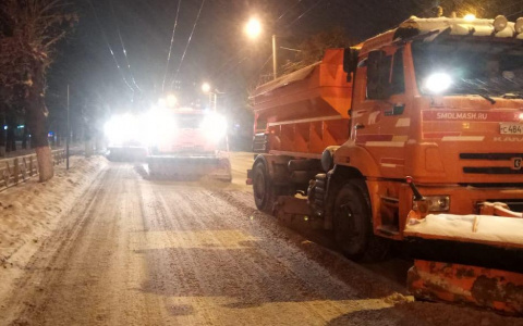 Кировские подрядчики начали обрабатывать дороги жидкими реагентами