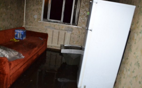 В Кирове произошел пожар в квартире: хозяина с ожогами доставили в реанимацию