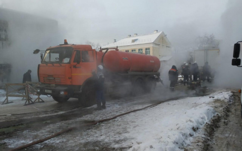 В МЧС опубликовали фото с места крупной коммунальной аварии в Кирове