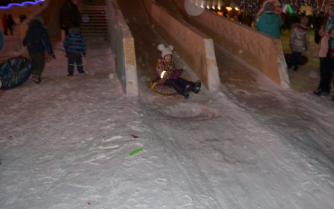 На Театралке поставят горку, несмотря на травмы горожан прошлой зимой