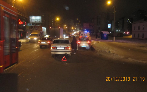 На улице Ленина молодой мужчина попал под колеса «Волги»