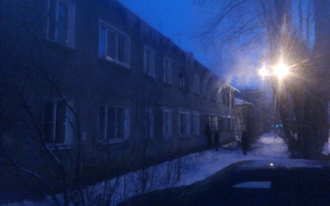 После пожара в Нововятске семья с двумя малышами оказалась на улице