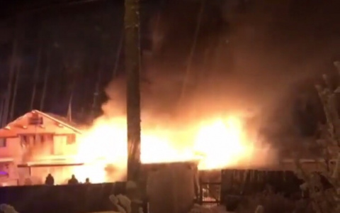 За ночь в Кировской области произошло два сильных пожара