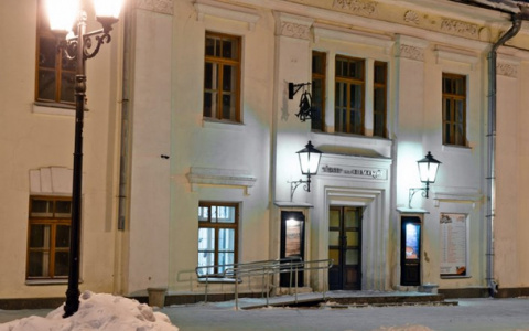 За новогодним настроением – в театр!