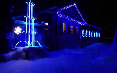 Житель Котельнича создал световое шоу около своего дома