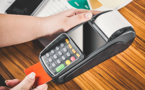 «Ростелеком» взял на себя заботы по «перепрошивке» кассовых аппаратов под НДС до 20%