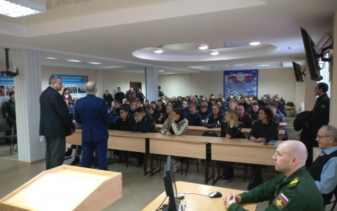 В Кирове прошла патриотическая акция «Послужим России вместе»