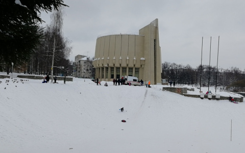 В Кирове травмировался ребенок, скатившись на тюбинге