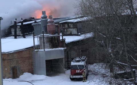 Видео: в Кирове горит спичфабрика