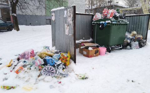Мусорная реформа в Кировской области: жители жалуются на переполненные контейнеры