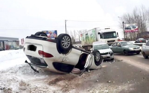 Момент ДТП, где Porsche Cayenne перевернулся у поворота на Ганино, попал на видео