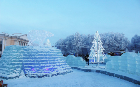 Стало известно, когда на Театральной площади демонтируют ледовый городок