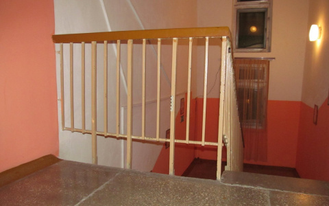 В детском клубе Чепецка с четырехметровой высоты упал ребенок