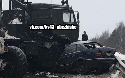 КамАЗ влетел в легковушку на Победиловском тракте: очевидцы сообщают о погибших