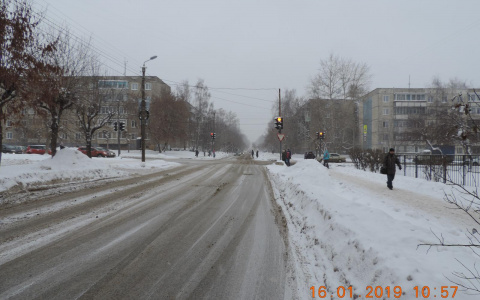 В Кирове женщина-водитель сбила инвалида на коляске и уехала