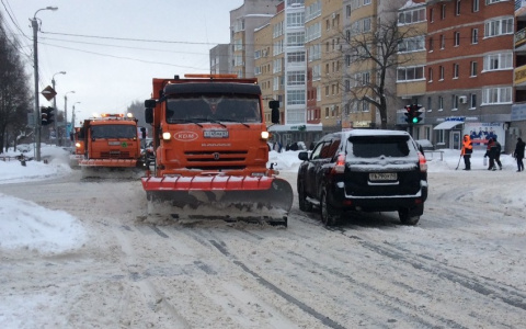 Для ликвидации последствий снегопада на дороги Кирова выведено более 100 единиц техники и рабочих