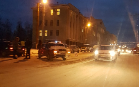 Сразу несколько аварий произошло в центре Кирова: движение парализовано