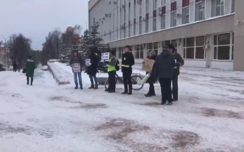 "Не впихивайте нам китайское фуфло под соусом реформы!": в Кирове пройдет митинг против новых правил утилизации