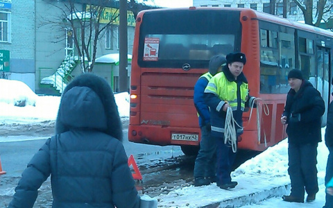 Очевидцы рассказали, что утром в центре Кирова обстреляли автобус 1 маршрута