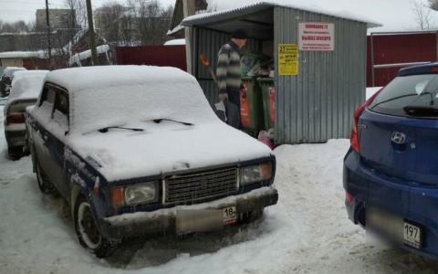 Глава администрации Кирова объявил конкурс среди мастеров парковки, приз – крапива