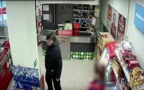В Кирове разыскивают пенсионера, который напал на покупателя в продуктовом магазине