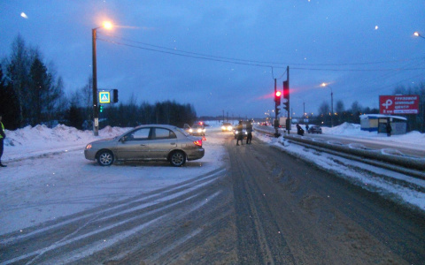 Утром у Нового моста водитель Kia сбил пешехода: мужчину увезли на скорой