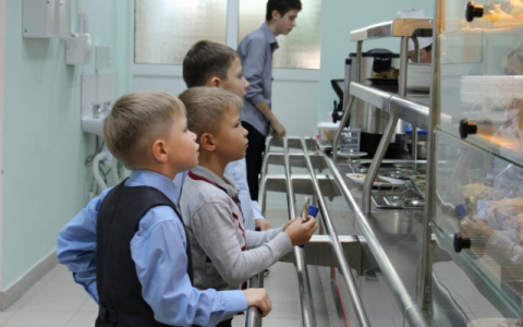 В кировских школах могут появиться автоматы с едой и напитками