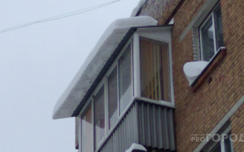 Следователи начали проверку после падения  снега с крыши на ребенка