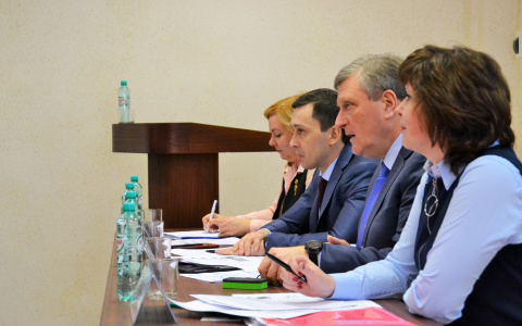 Зарплаты, ремонт школ: что еще обсуждал губернатор с педагогами на первом собрании "Клуба учителей"