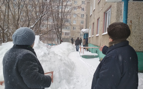Кировскую УК, по чьей вине от падения снега пострадала женщина, лишат лицензии