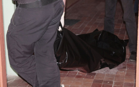 В кировской квартире нашли тело мужчины