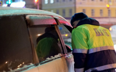 В Кирове задержали инспектора ДПС, который продавал наркотики